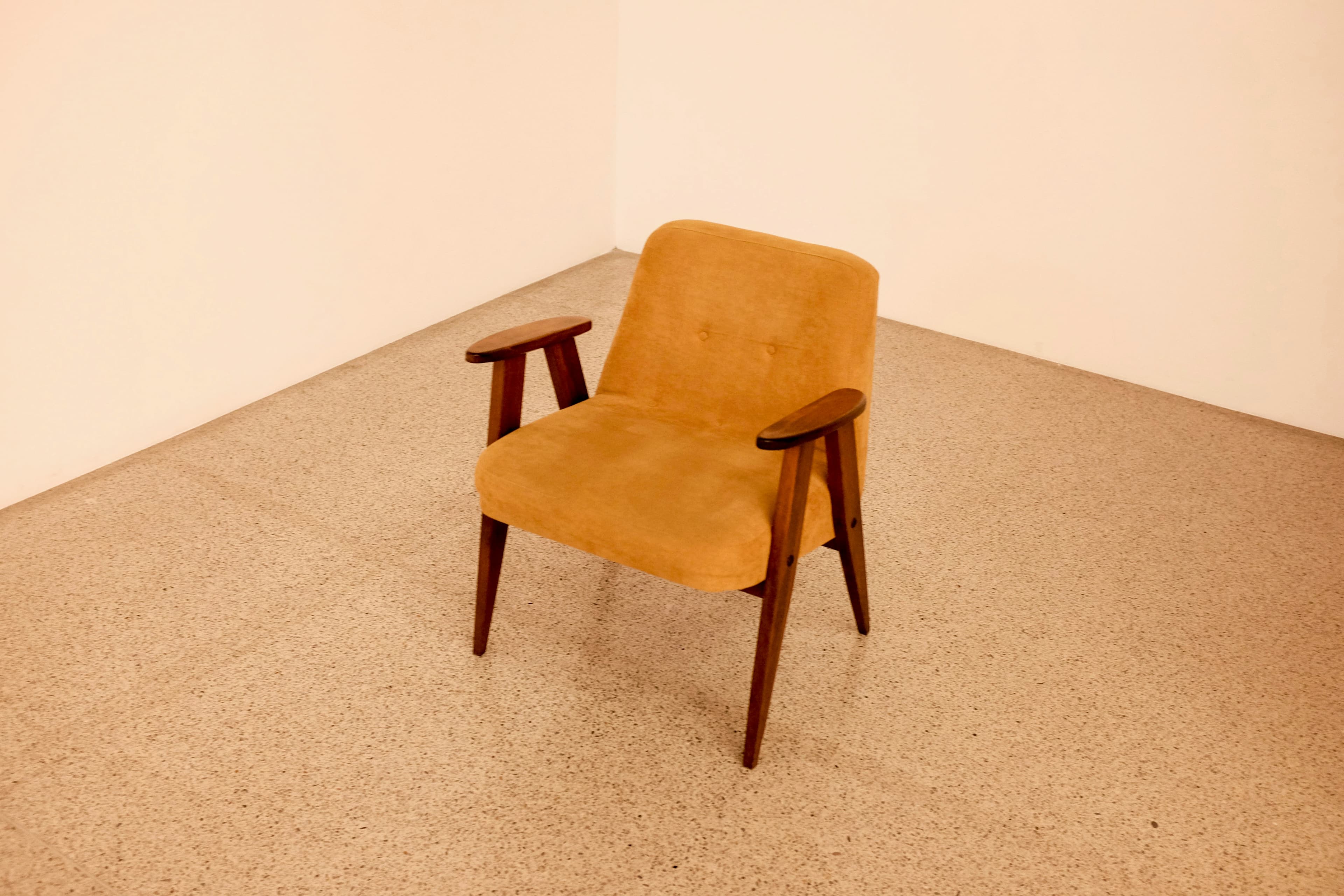 Minimalist Platform Chair